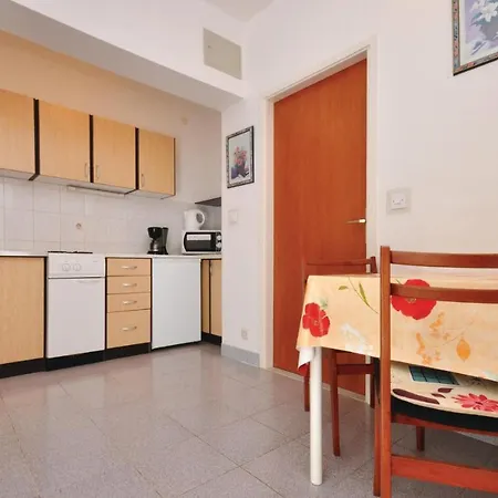 Apartment 2 Bedroom In Lokva Rogoznica