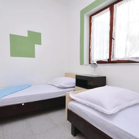 Apartment 2 Bedroom In Lokva Rogoznica